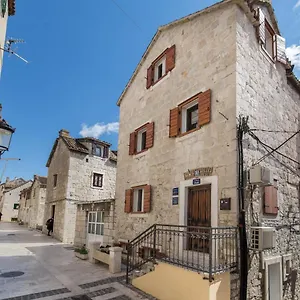 Pensión Mirula, Split